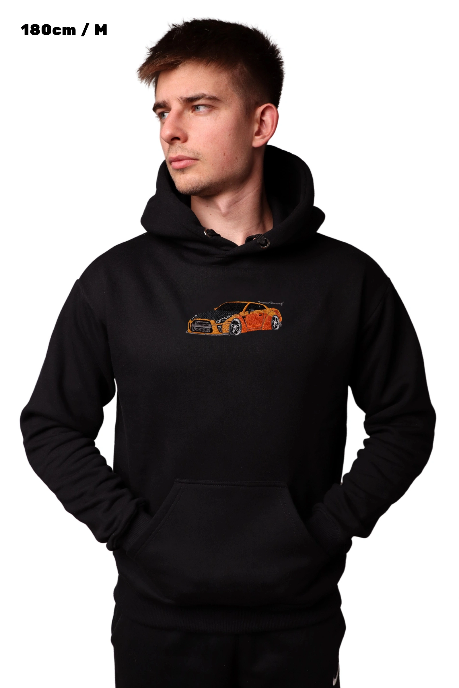 Bluza z R35 – widok z przodu na modelu