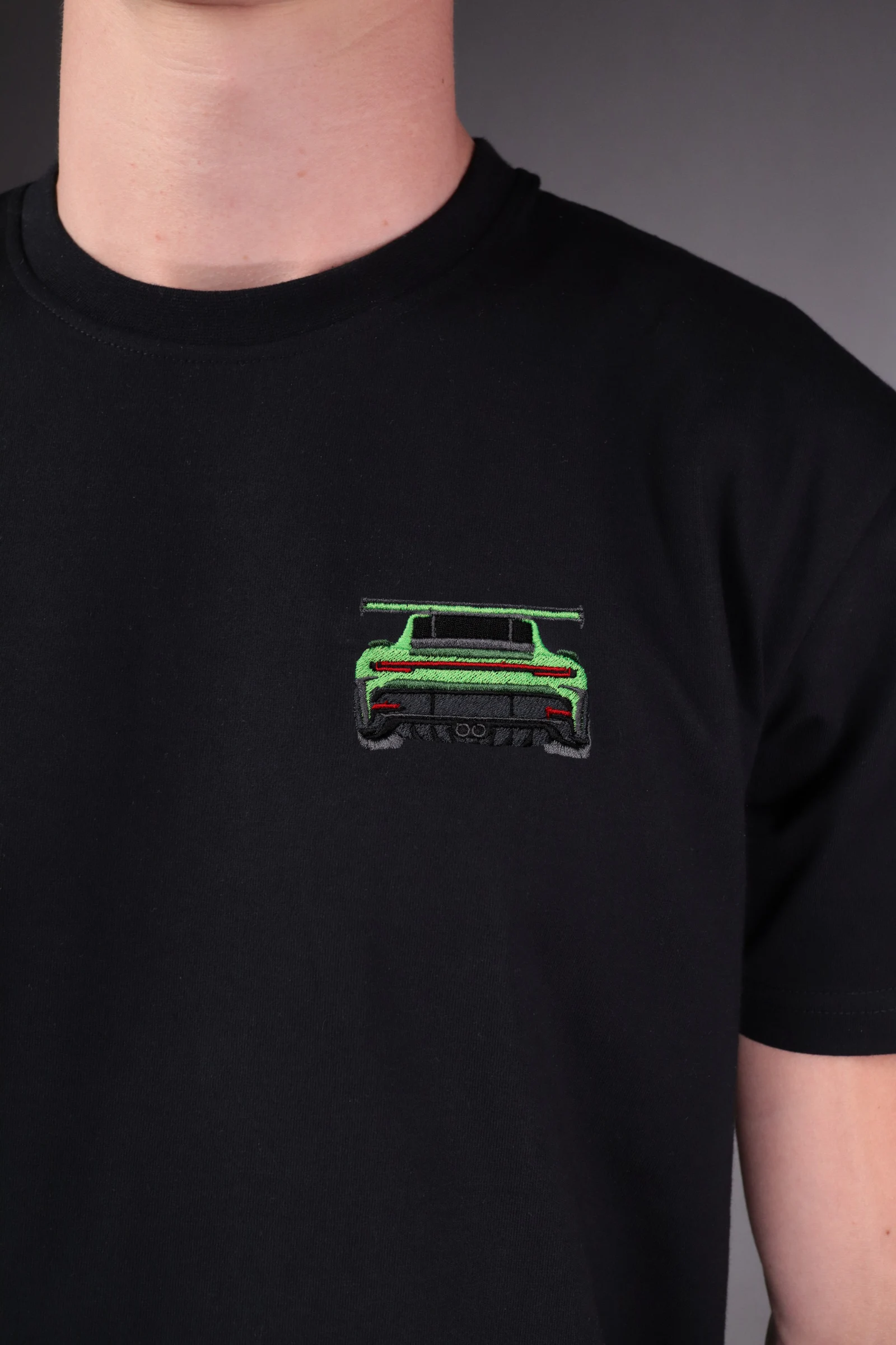 Haft z autem GT3 RS na czarnej koszulce
