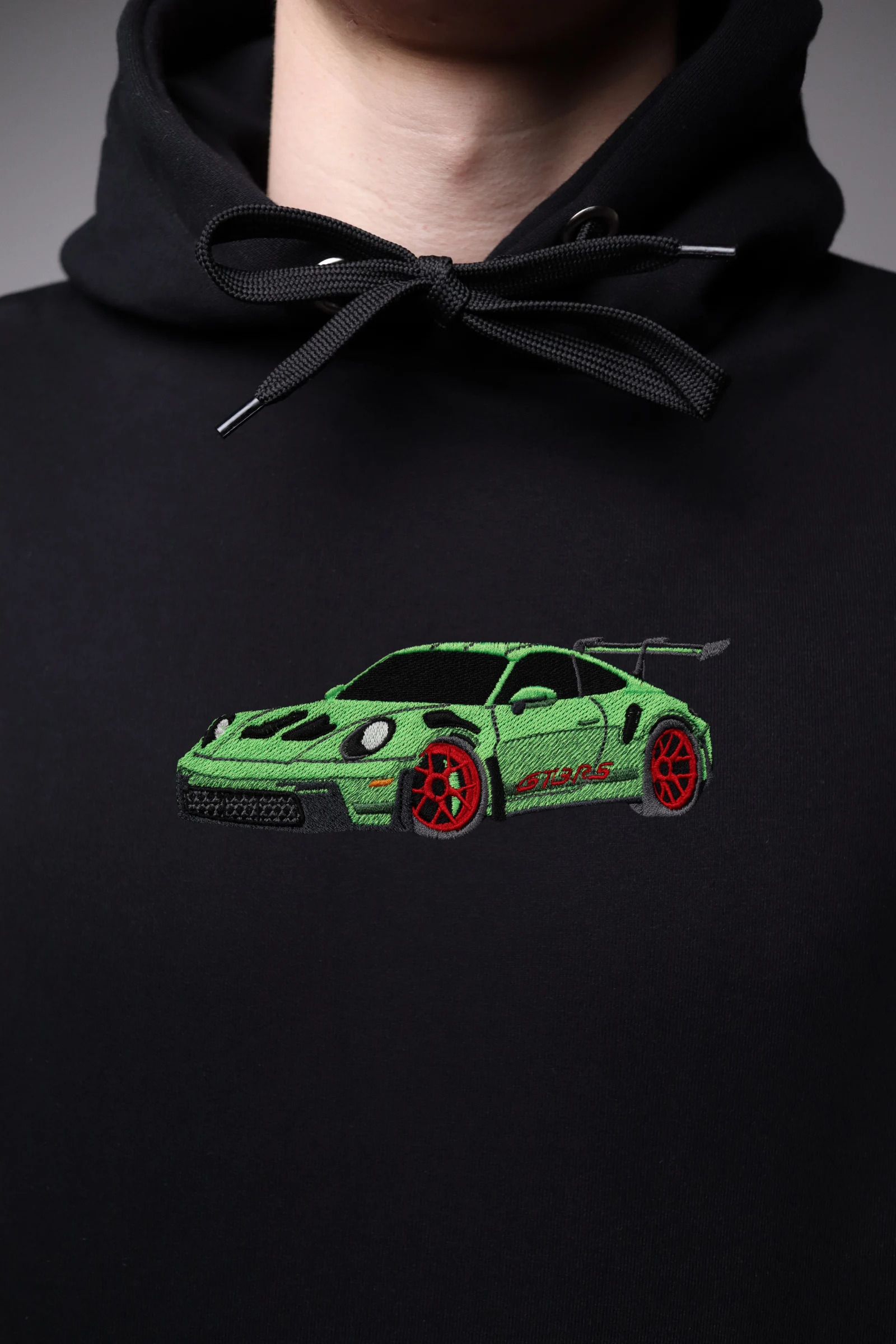 Haft z autem Porsche Gt3 RS na czarnej bluzie
