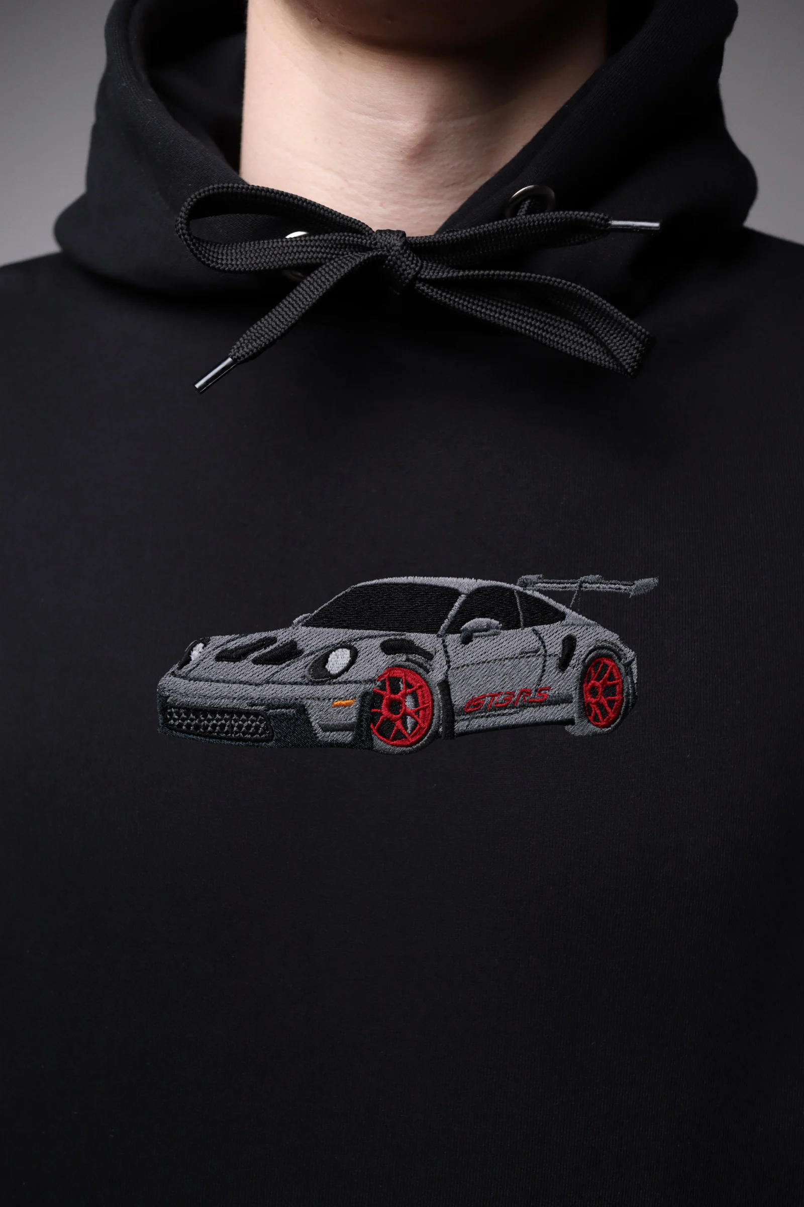 Haft z autem Porsche gt3 RS na czarnej bluzie