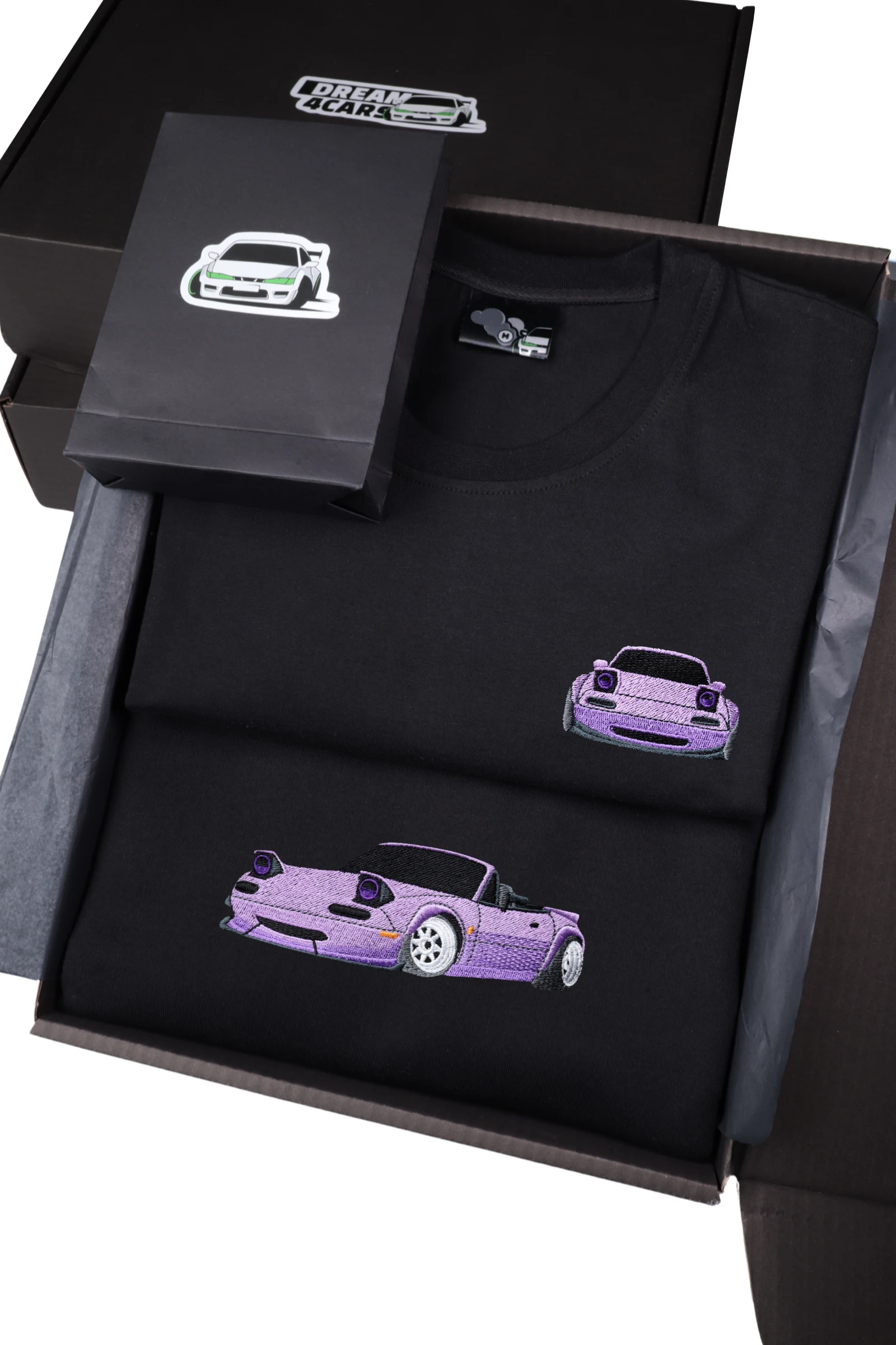 Zestaw z haftem Mazda Miata – koszulka i bluza ułożone obok siebie