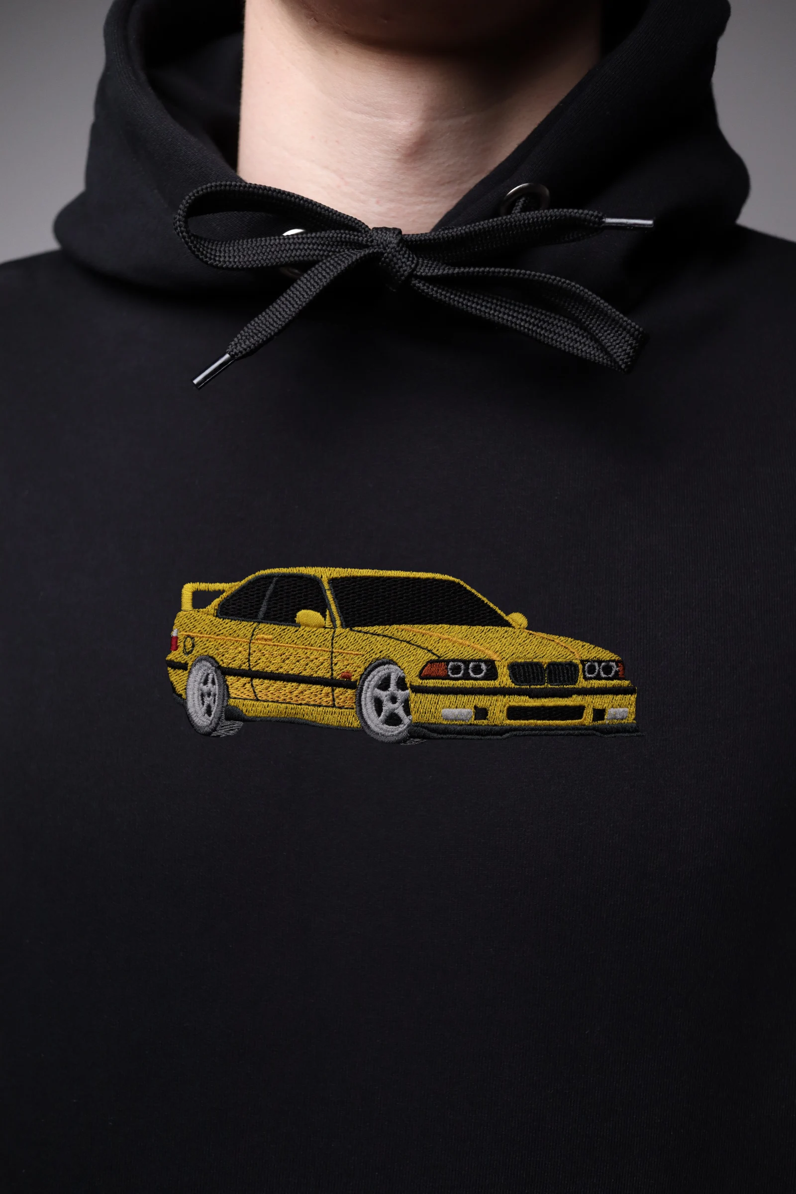Haft z autem BMW E36 M3 na czarnej bluzie
