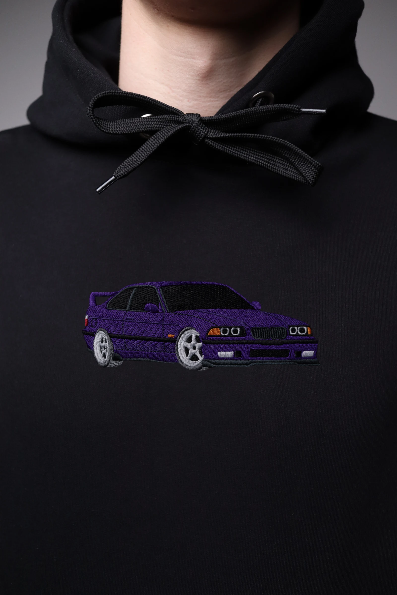 Haft z autem BMW E36 M3 na czarnej bluzie