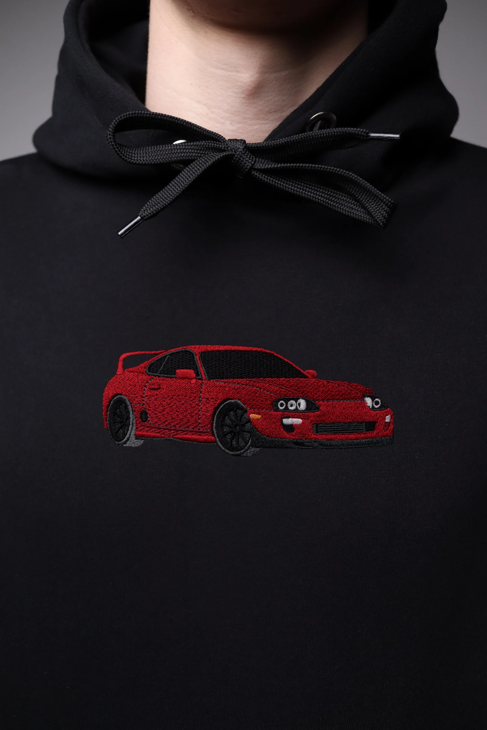 Haft z autem Toyota supra mk4 na czarnej bluzie