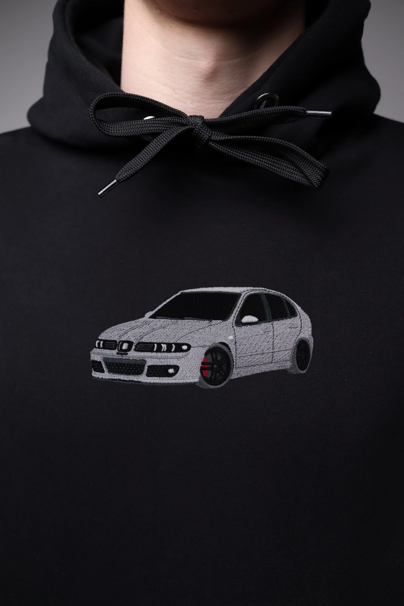 Haft z autem Seat Cupra mk1 na czarnej bluzie