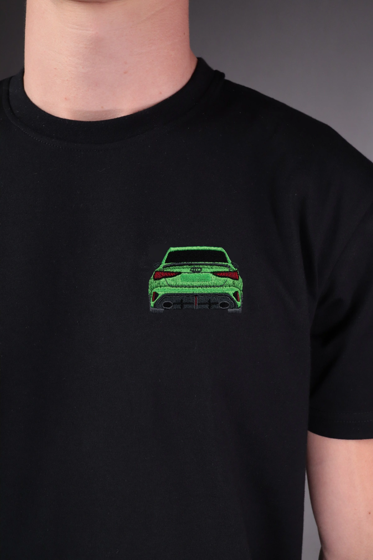 Haft z autem Audi Rs3 na czarnej koszulce