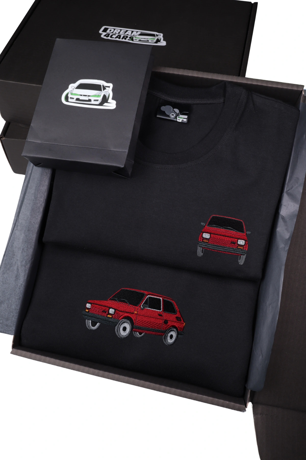 Zestaw z haftem Fiat 126p – koszulka i bluza ułożone obok siebie