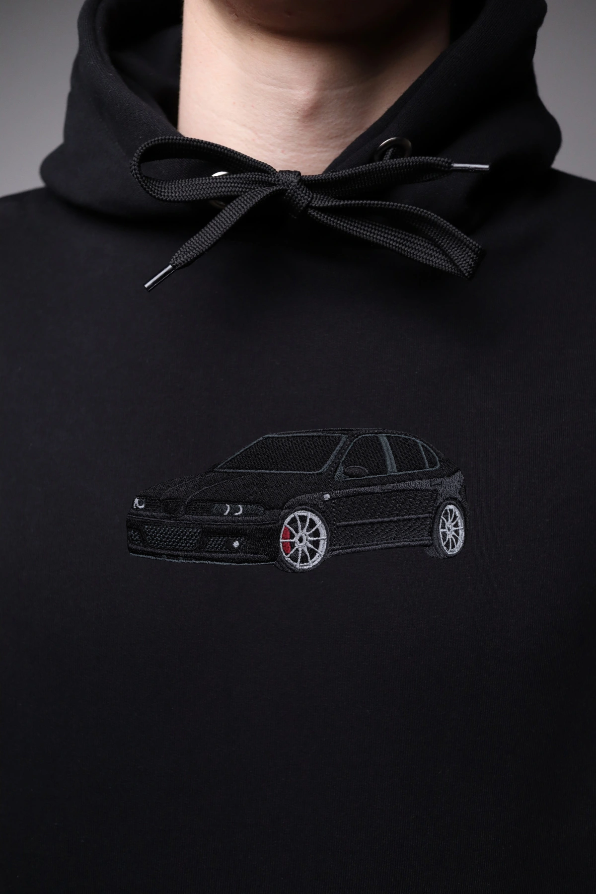 mk1-czarne-bluza-blisko Haft z czarnym Seat Leon Cupra Mk1 na czarnej bluzie